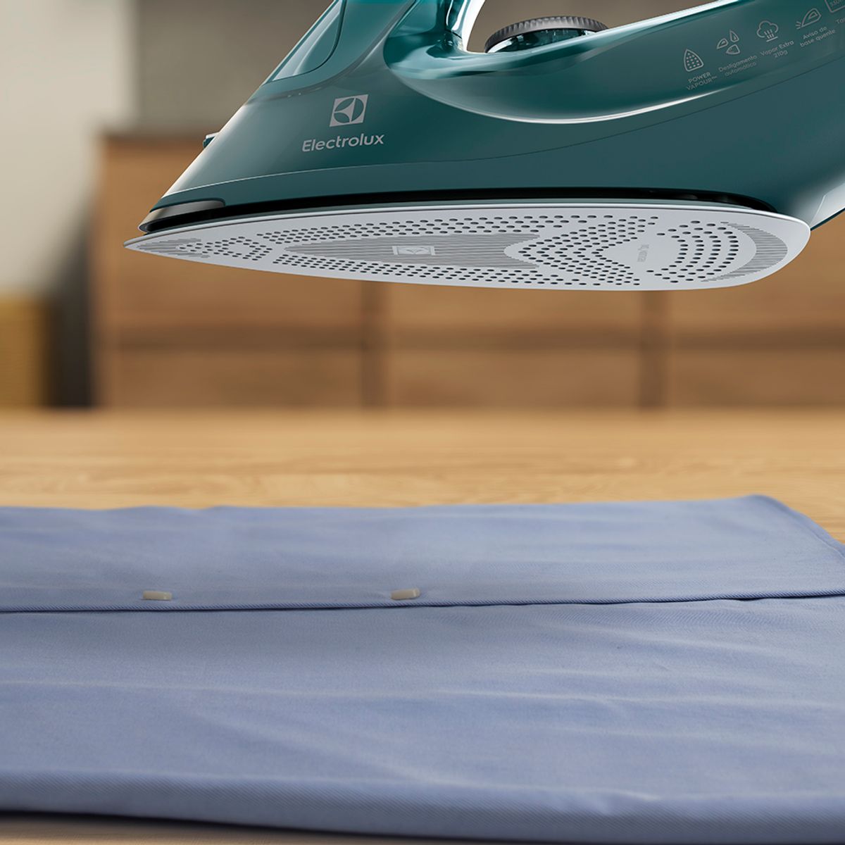 Steam_Iron_ESI80_PineGreen_Bottom_Electrolux_1000x1000-1000x1000.raw