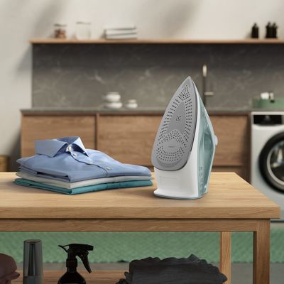 Steam_Iron_ESI51_Stand_Electrolux-5000x5000