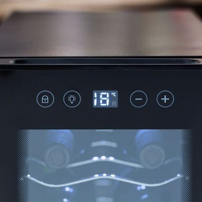 vinera-electrolux-ERW082XAMB-negra-detalle-5-500x500--1-