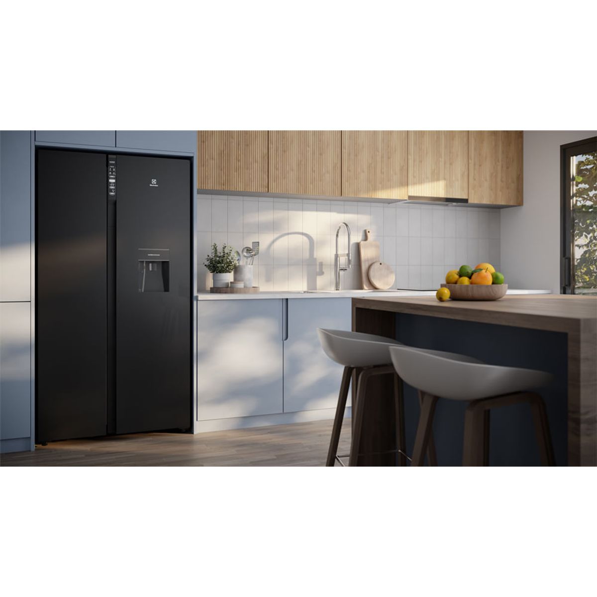 Refrigerator_ERSB54N2WXB_Water_dispenser_Karen_Black_Glass_Electrolux_Spanish.jpg