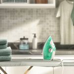 Steam_Iron_SIE70_Laundry_Electrolux_Spanish_1000x1000-1000x1000.raw