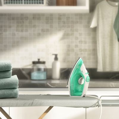 Steam_Iron_SIE70_Laundry_Electrolux_Spanish_1000x1000-1000x1000.raw