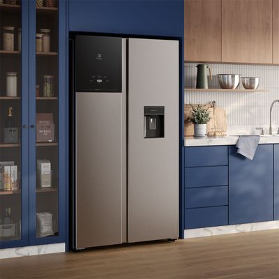 Refrigerator_ERS53F2P5CI_Environment_Square_Electrolux_Portuguese-1000x1000.raw
