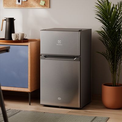 Refrigerator_ERT95S2P6AS_Environment_Square_Electrolux_Spanish-1000x1000.raw