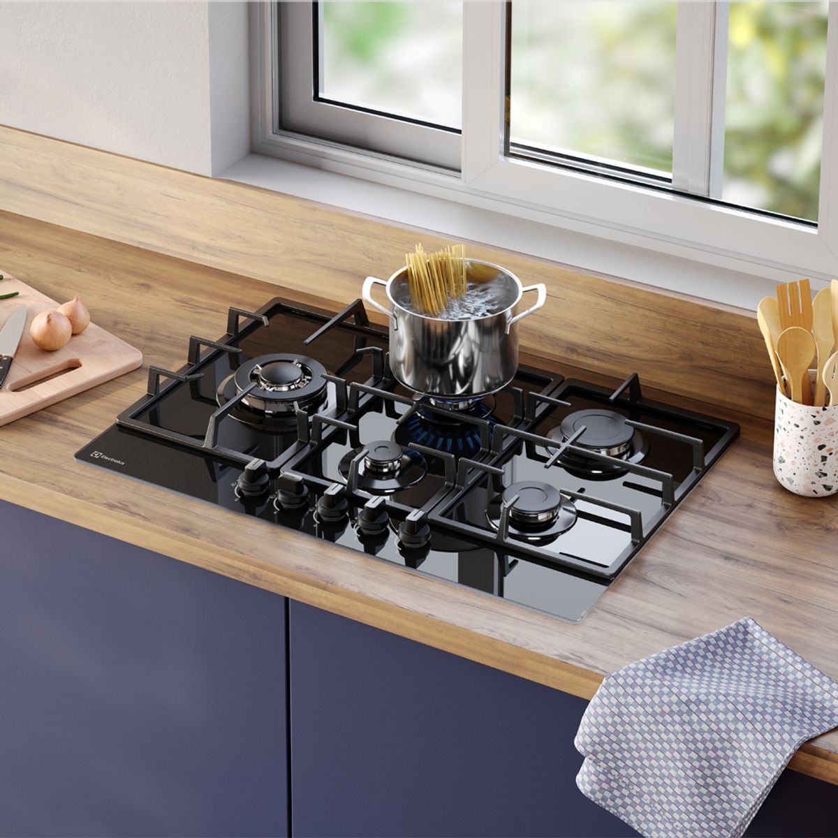 Cooktop_KE5CB_Ambience_Square_Electrolux_Spanish-1000x1000.raw